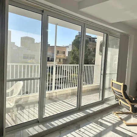 Quiet Private & In Spinola Bay Near Beaches - Shared 民宿 *