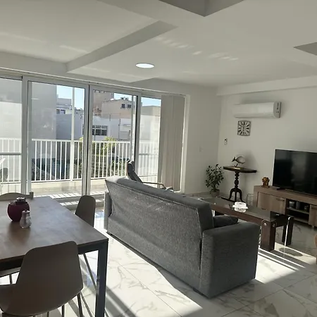 Quiet Private & In Spinola Bay Near Beaches - Shared *