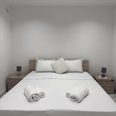 Quiet Private & In Spinola Bay Near Beaches - Shared Saint Julian's