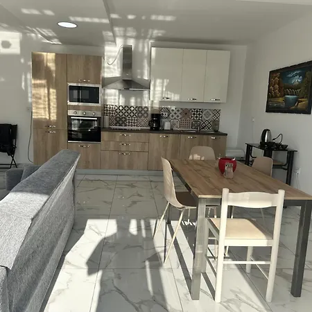 Quiet Private & In Spinola Bay Near Beaches - Shared *