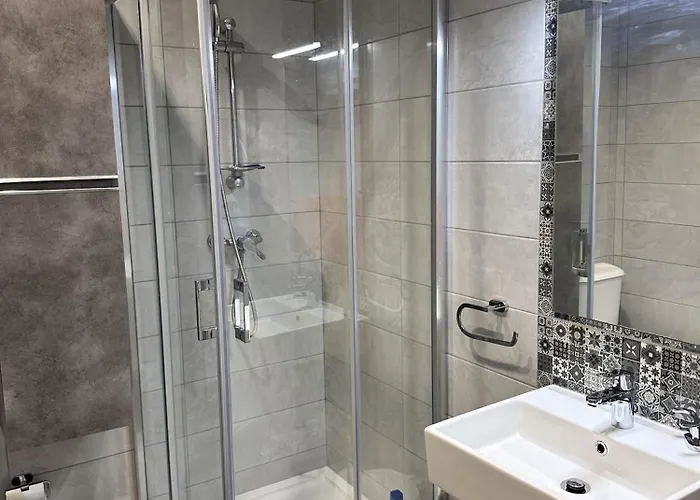 Quiet Private & In Spinola Bay Near Beaches - Shared Проживание в семье Сент Джулианс