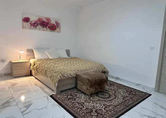 Quiet Private & In Spinola Bay Near Beaches - Shared Privat bolig *