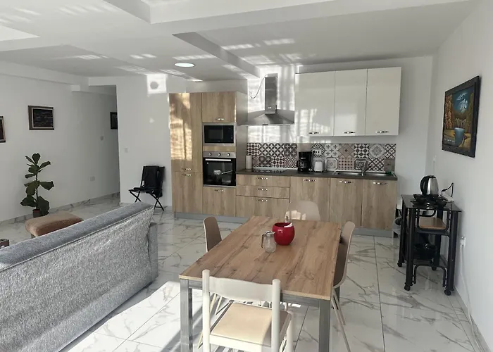 Quiet Private & In Spinola Bay Near Beaches - Shared Privat bolig *