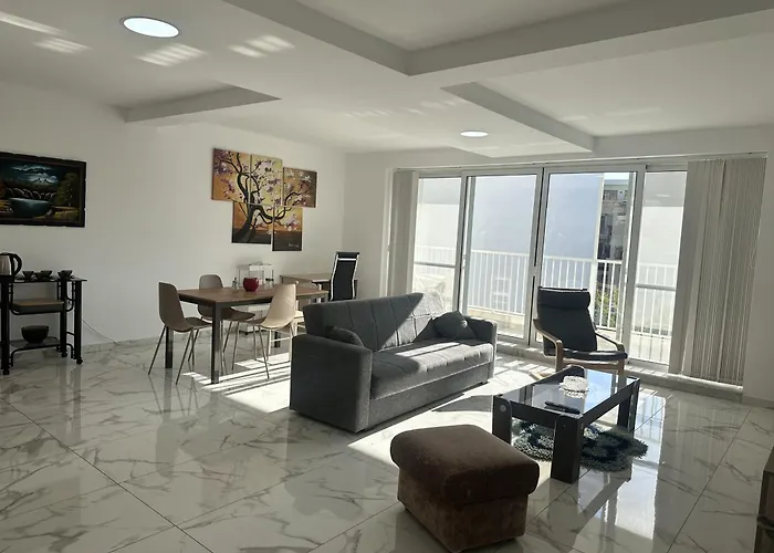 Quiet Private & In Spinola Bay Near Beaches - Shared Проживание в семье *