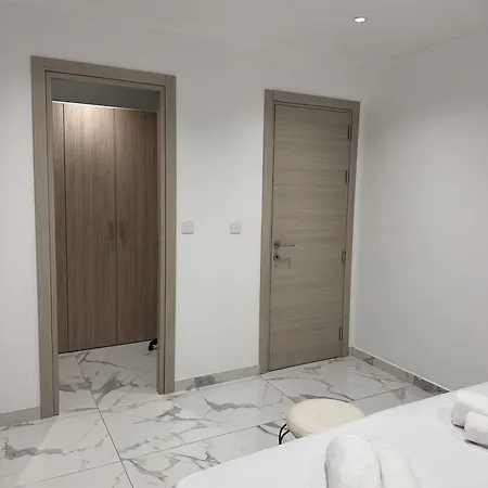 Quiet Private & In Spinola Bay Near Beaches - Shared