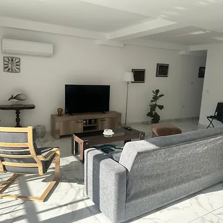 Quiet Private & In Spinola Bay Near Beaches - Shared San Ġiljan
