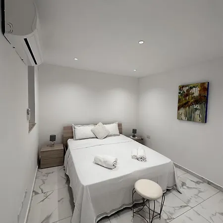 Quiet Private & In Spinola Bay Near Beaches - Shared San Ġiljan