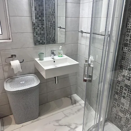 Quiet Private & In Spinola Bay Near Beaches - Shared Homestay szállás San Ġiljan