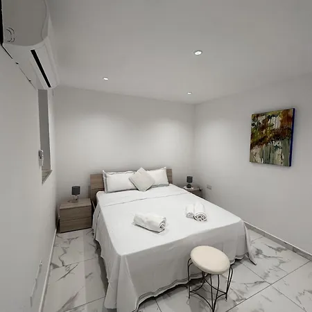 Quiet Private & In Spinola Bay Near Beaches - Shared San Ġiljan