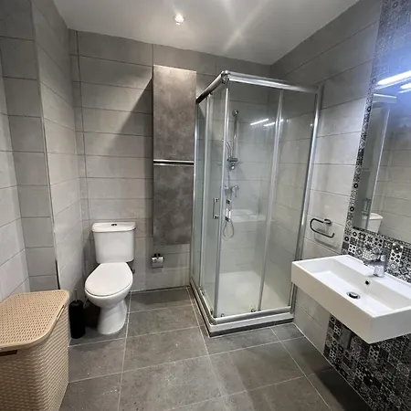 Quiet Private & In Spinola Bay Near Beaches - Shared *