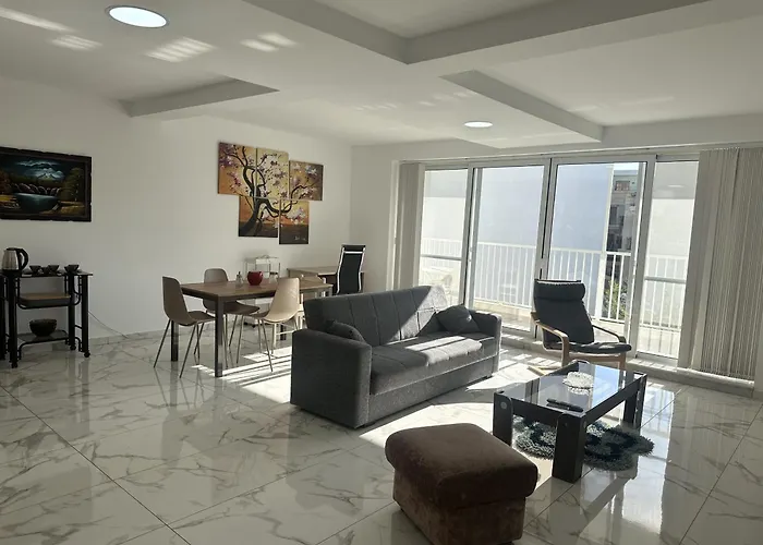 Quiet Private & In Spinola Bay Near Beaches - Shared *