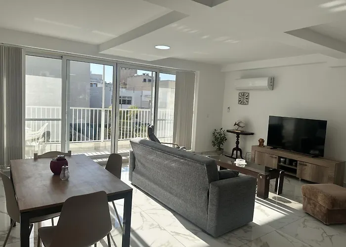 Quiet Private & In Spinola Bay Near Beaches - Shared *