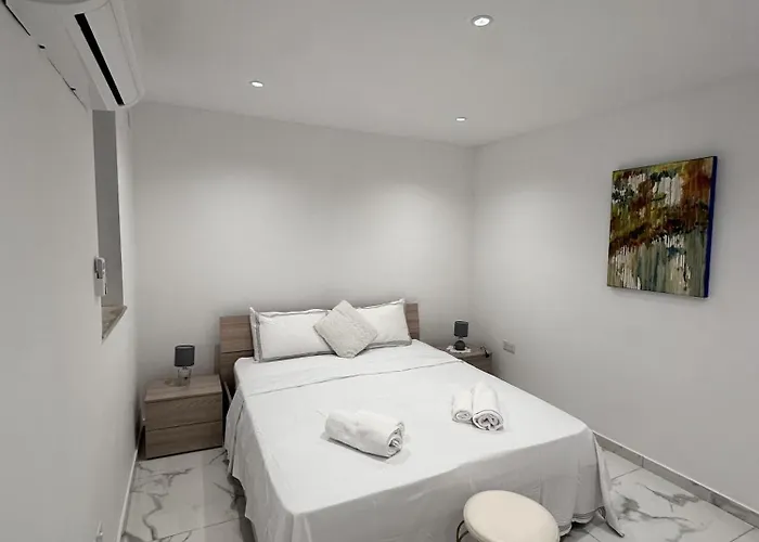 Quiet Private & In Spinola Bay Near Beaches - Shared Saint Julian's